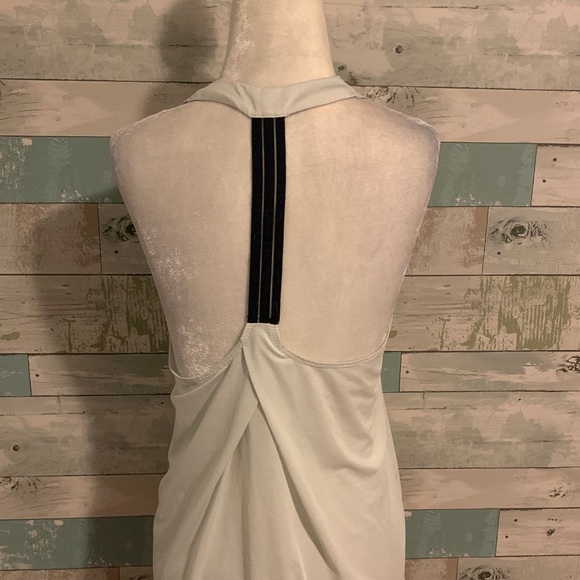light grey athlete power of she tank top - Picture 5 of 6